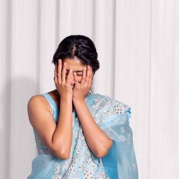 SenthiilD's tweet photo. முகத்தை மூடாதடி எனக்கு கவிதை வர மறுக்கிறது.....💐🌹 https://t.co/0LUhOXhD1w