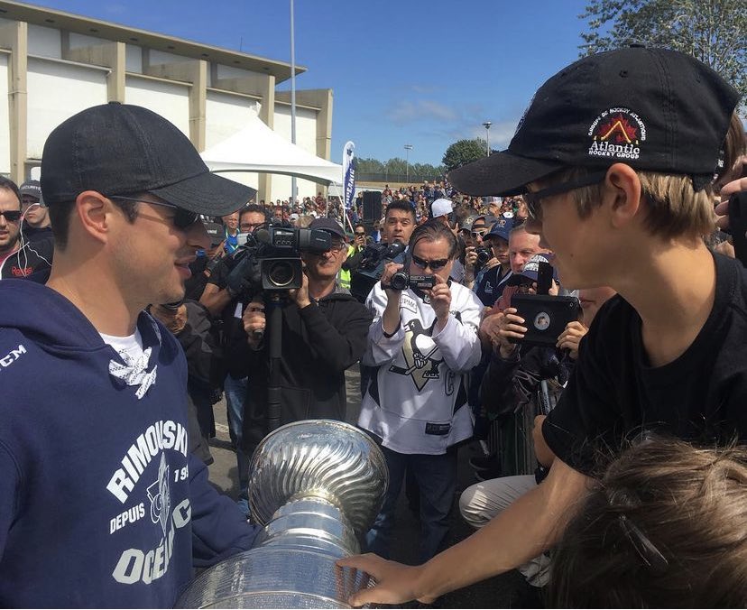 josianne_allard's tweet photo. Mon grand garçon a 15 ans aujourd’hui 😍 que ça passe vite, il me rend si fière ♥️♥️ #fannumber1 #hockeymom https://t.co/KGv9CaAZ7g