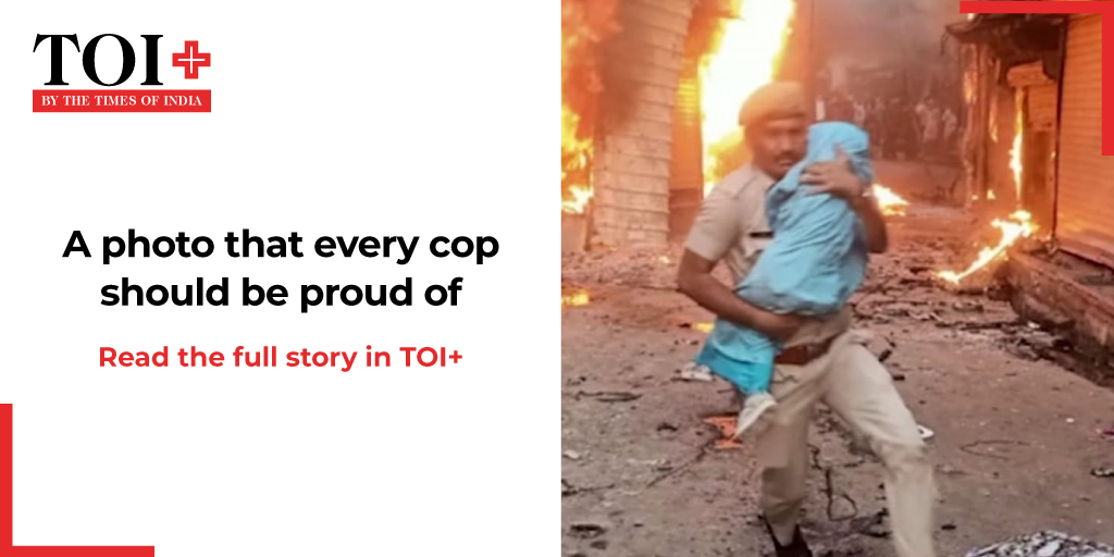 timesofindia's tweet image. A photograph of braveheart #Rajasthan cop Netresh Sharma clutching a baby and running out of a burning house had gone viral a few days ago.

Here&apos;s the full story of what actually happened: bit.ly/38Lr2Zf

#NetreshSharma