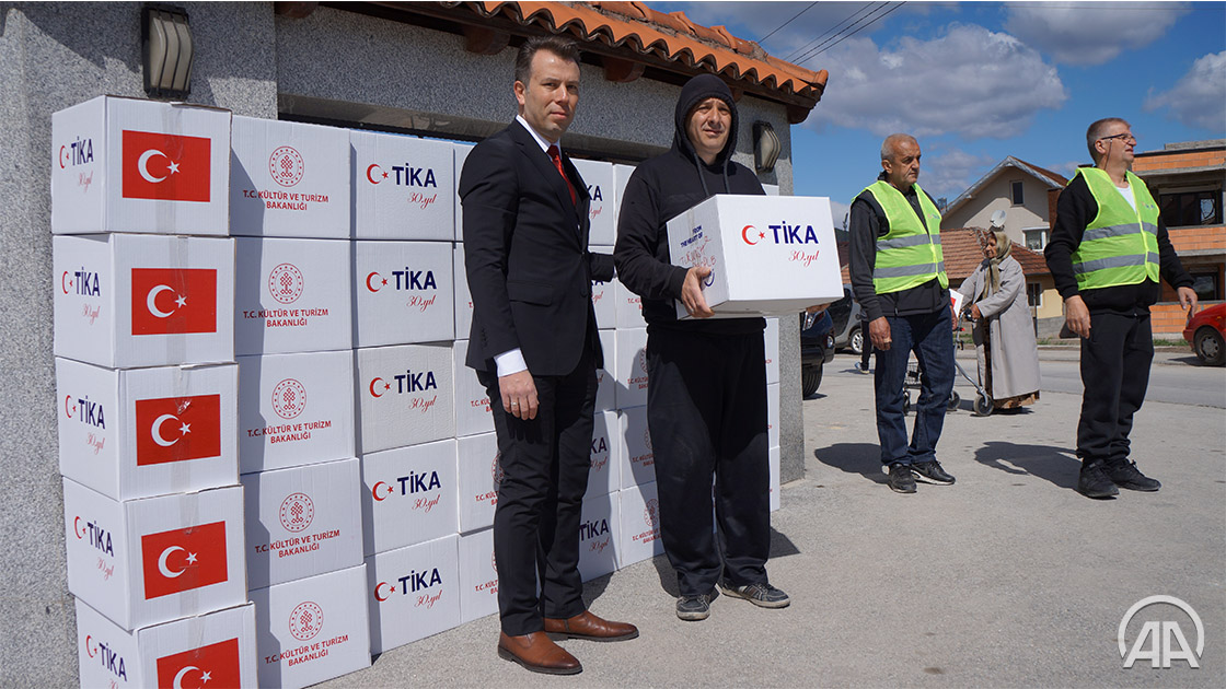 aa_balkans's tweet photo. #Srbija: #TIKA u Novom Pazaru podelila ramazanske pakete https://t.co/40fFu23wND #NoviPazar #Ramazan #Turkiye #BasarBasol #MehmetMeteAnač https://t.co/FUuWCmDlQf