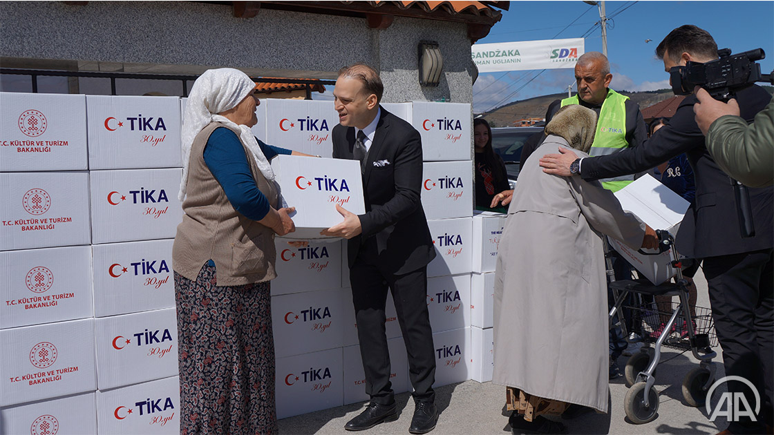 aa_balkans's tweet photo. #Srbija: #TIKA u Novom Pazaru podelila ramazanske pakete https://t.co/40fFu23wND #NoviPazar #Ramazan #Turkiye #BasarBasol #MehmetMeteAnač https://t.co/FUuWCmDlQf