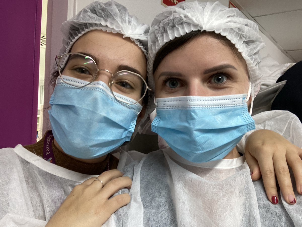 NaczelnaA's tweet photo. Pierwsze kilka dni stażu w 🇪🇸, Ania spędziła w pracowni leków cytostatycznych, gdzie farmaceuci:
🎯walidują recepty
🎯współpracują z lekarzami zlecającymi
🎯nadzorują pracę zespołu
Program wspierają:@SanofiPolska @Servier @RochePolska #Eprus #Kikgel
@galenocc @GVA_SaludElche https://t.co/E1fWNe3Bdq