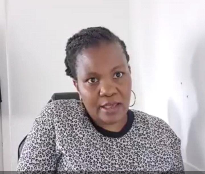 Mbasabye mbinginze murekere gusharinga video z'uyu mutindi w'umugore wuje umutima wubunyamaswa kuko ni ukumufasha gukwieakwisa ubutumwa bwe bwuje urwango...uko mubigeza kur benshi Niko ubupfapfa bwe bugera kuri benshi twibwira ngo turi kumunenga knd turi kumufasha.
#Kwibuka28