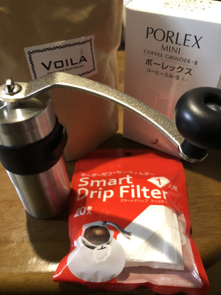 9shuotoko's tweet photo. 以前から欲しかったブツ、
オーナーから貴重な商品説明から取扱い方法まで説明頂きやっとこさGET❗️(笑)
めーどいんかごしま最高‼️
#voila
#井ノ上珈琲
#ヴォアラ珈琲霧島国分本店
#PORLEX コーヒーミル・Ⅱミニ https://t.co/AtV6MImJUq