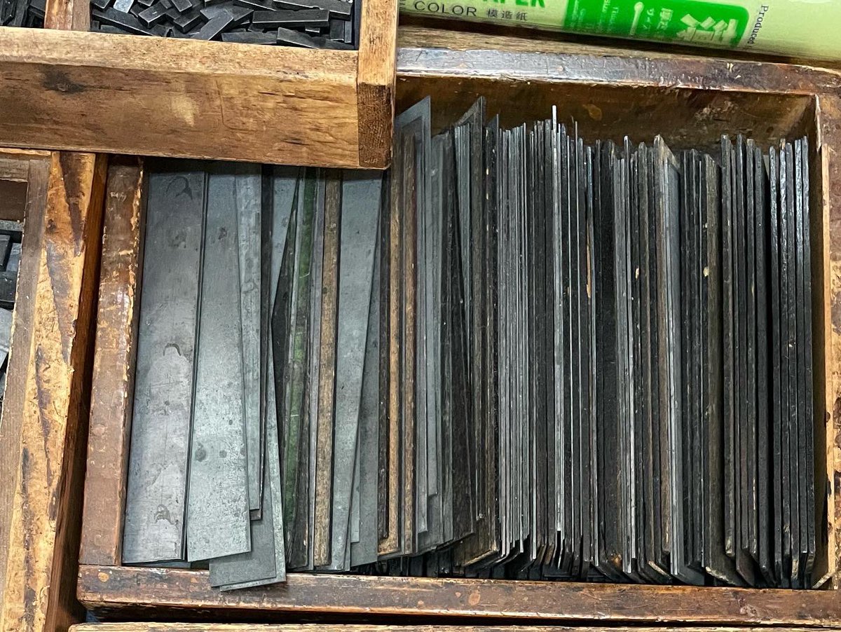 re_kappan's tweet photo. 【拡散希望/活版印刷備品/引取先募集】
文選箱、インテル、込め物、名刺用紙、
引取先募集します。
お問い合わせはDMにてお待ちしています！
#活版印刷
#letterpress
@organ_kappan 
@re_kappan 
#活版印刷備品 https://t.co/YLfB1jikMz