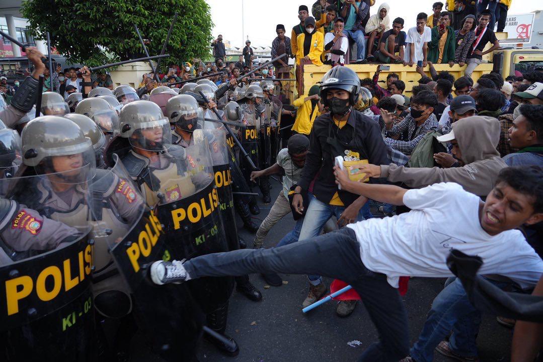 fajakeho_id's tweet photo. Suasana aksi demo mahasiswa "menolak kenaikan BBM, tolak penundaan Pemilu 2024 dan berikan ruang demokrasi untuk rakyat" di depan kantor Walikota Ternate hari ini, Senin (11/4)
Foto : @ipiGlen https://t.co/3gC6N4GJgE