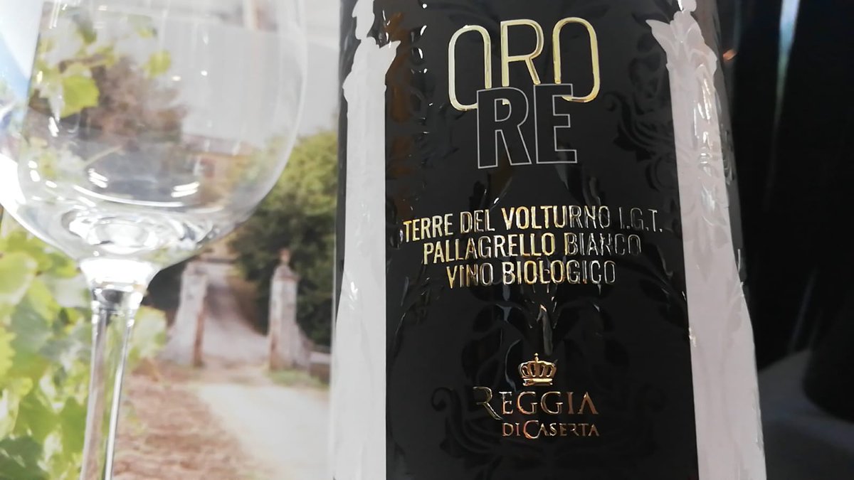 reggiadicaserta's tweet photo. #OroRe a #Vinitaly, che felicità! 🍇🍷 https://t.co/tBAinwbaT8