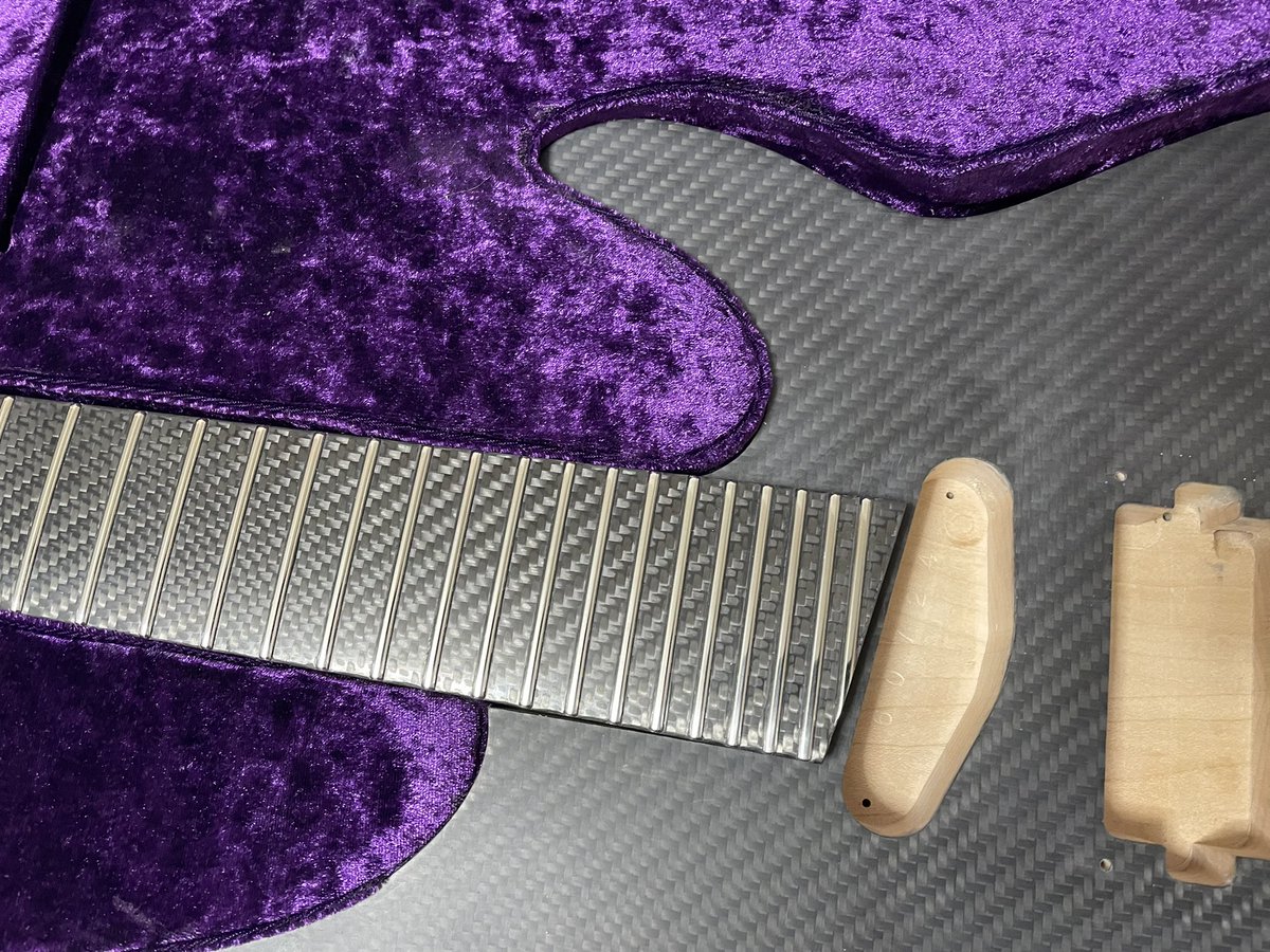 anubisakisan's tweet photo. 仮組を終えて一時帰宅しました。週末には禅さんちへ旅立ちます。#purple #combatguitars #30fret #紫 #パープル #コンバットギターズ #オーダーメイドギター #カスタムギター #協和技研 #ZWORK #purpleguitar #hieroglyph #ヒエログリフ #sumimaru #carbonguitar https://t.co/swGsS5pvO0