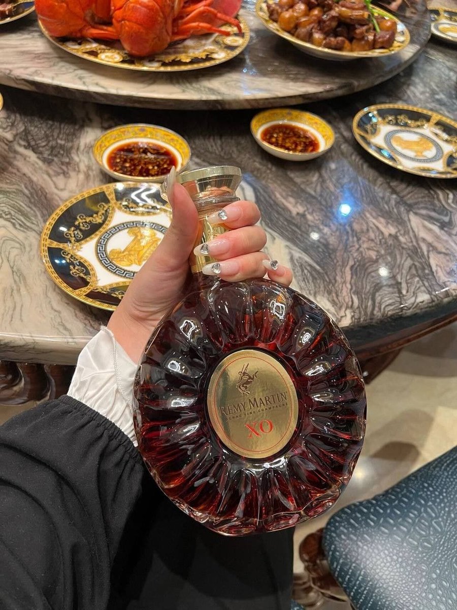 Fku34546's tweet photo. 美食可以忘记一切烦恼  😌 https://t.co/vLJ0w7u0gg