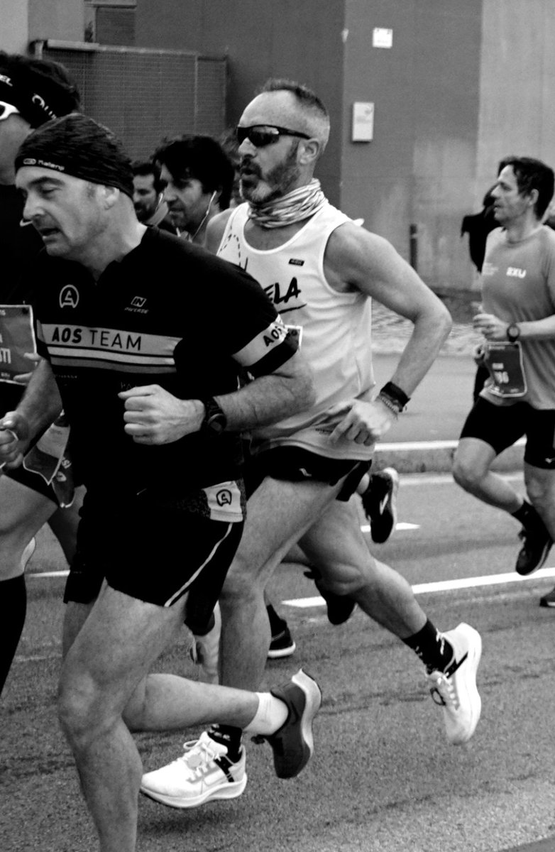 oscaram19711207's tweet photo. Fotos que recuerdan lo que pasó hace una semana. 01:38:50 🏃♂️💪🏽Gracias a @xyecrespo 📷 @PakoBeer @mitjabarcelona
Empezamos de nuevo después de un descanso de 7 días.
Seguimos
@kmsxela
@elrinconcorredo @practicarunning
#KMSxELA #elrincóndelcorredorpopular
#practicarunning https://t.co/bOKal1BcCR