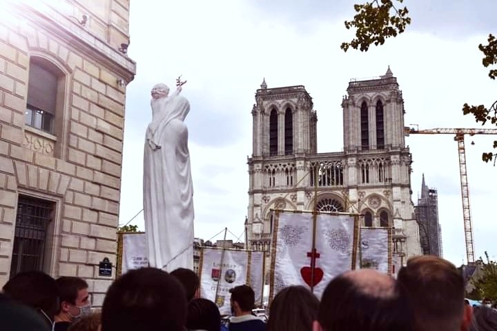 C'est le jour J !!! 🥰
👉 Rdv ce soir devant st Étienne du Mont à 19h afin de converger vers Notre-Dame ! 🔥🙏🕊️ #PierresVivantes #NotreDameDeParis #3ANSAPRÈS #LundiSaint #11Avril