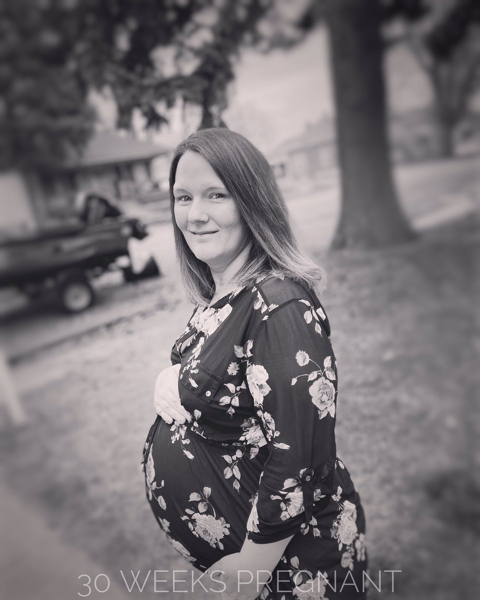 AmieScheitel's tweet photo. Baby coming soon! 9 more weeks! #baby #babybump #pregnantsinger #countrymama https://t.co/2wwVfEWs9E