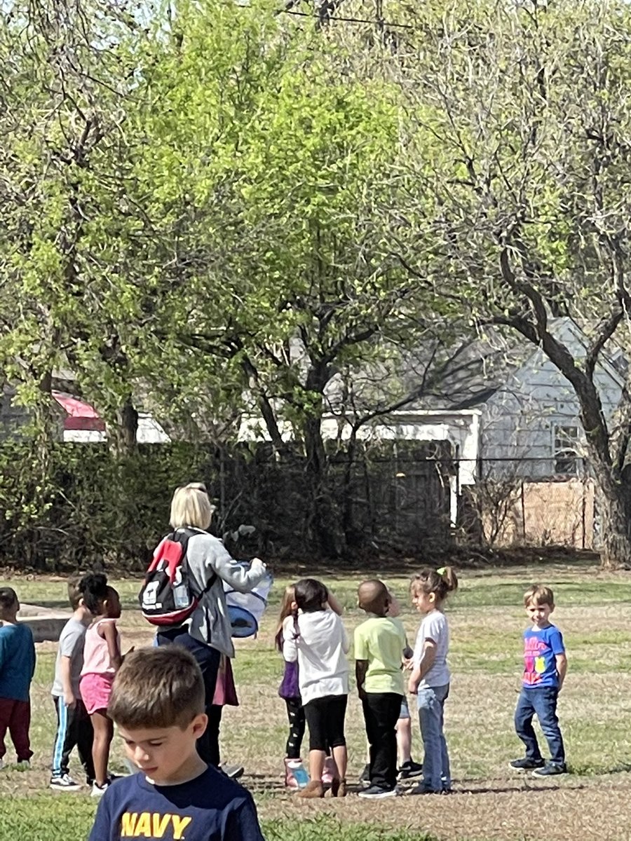 I spy a Butterfly 🦋 Release party 👀 After a few weeks of watching the life cycle, the reward is epic! 🙌🏼 #celebratelife #MondayMotivation #webuildthefuture <a href="/eliseduck/">Elise fox</a>