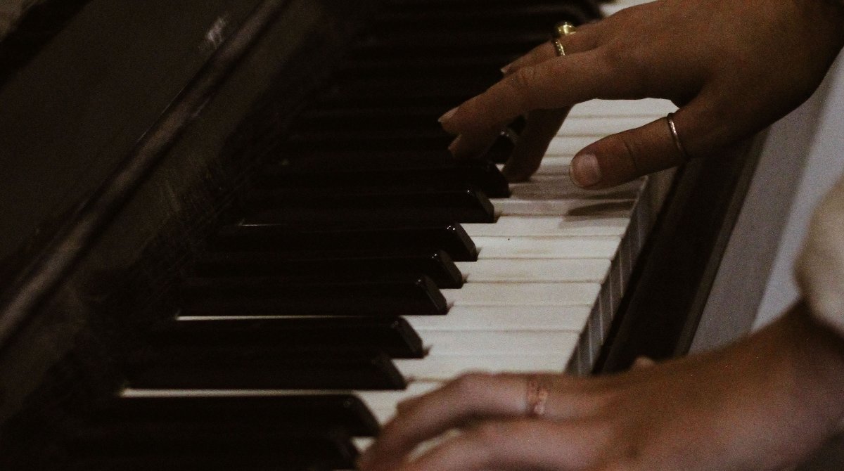 It's easy to believe that great pianists must be naturally talented or have a special gift. The truth is that anyone can learn to become a great piano player as long as you're prepared to put in the work. 💪

Follow the link to our blog to find out how. go.flowkey.com/naturaltalent