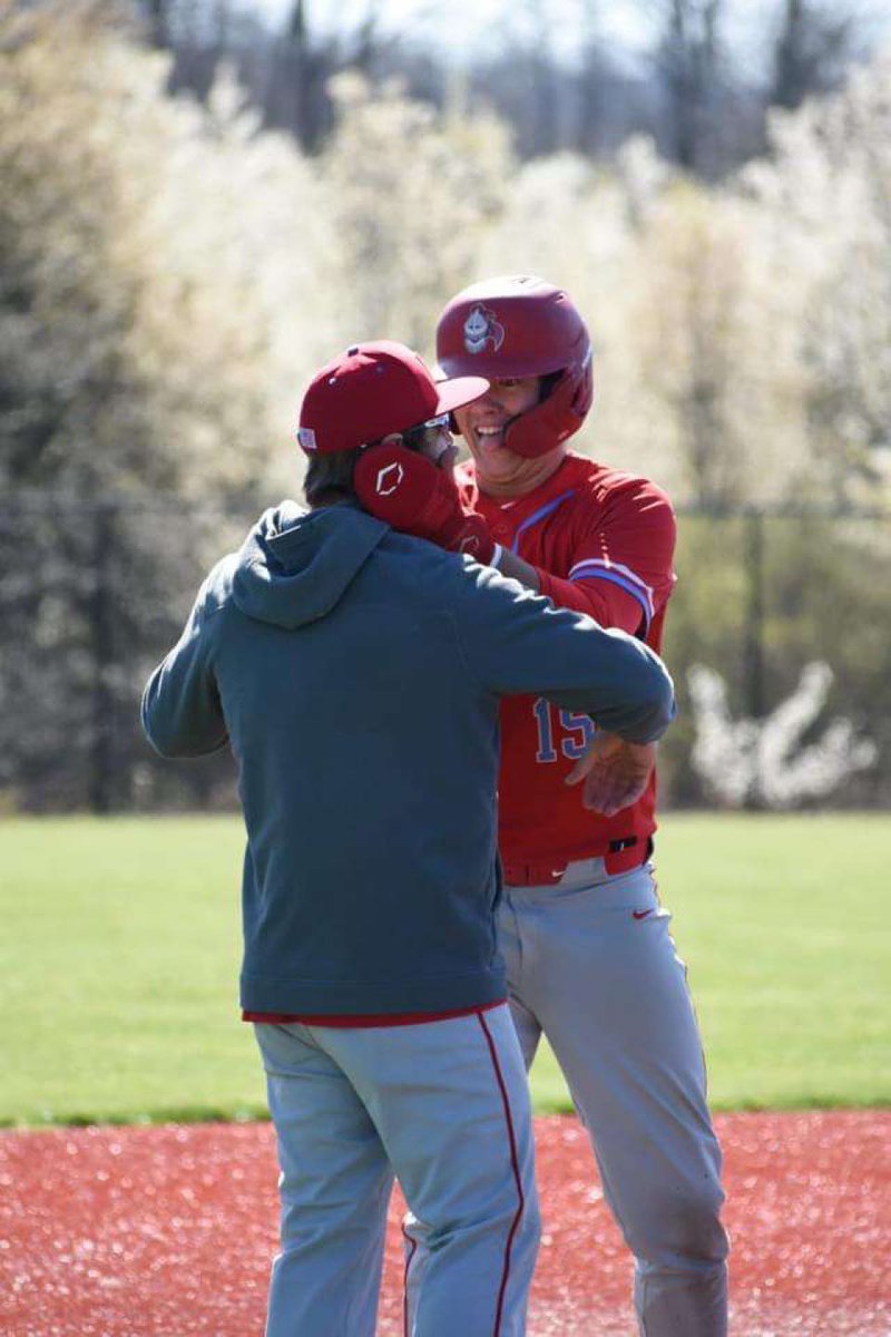 saracheeseman86's tweet photo. I love their love for the game ❤️⚾️❤️⚾️ @kingshardball @BraydenCheesem1 https://t.co/IBem0pQj7v