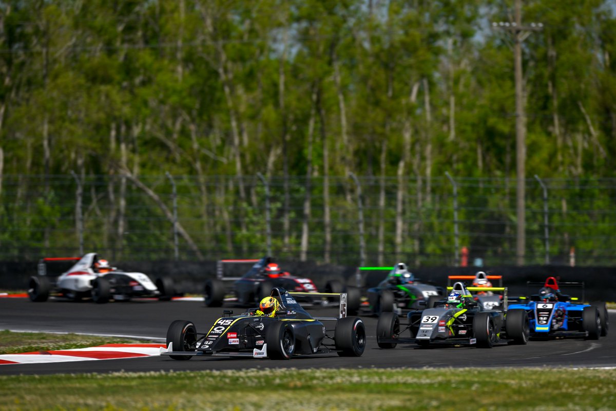 LigierAutomotiv's tweet photo. 3๏ธโฃ6๏ธโฃ Ligier single seaters on track at @NOLAMotorsports ๐บ๐ธ ๐๏ธ! The 2022 @FRAmericas and @F4Championship seasons started last weekend in the US with 1๏ธโฃ 3๏ธโฃ #LigierJSF3 and 2๏ธโฃ 3๏ธโฃ #LigierJSF4! With six different winners in the 1st meeting, both seasons will be full of battles โ๏ธ https://t.co/o6BEMgaBmG
