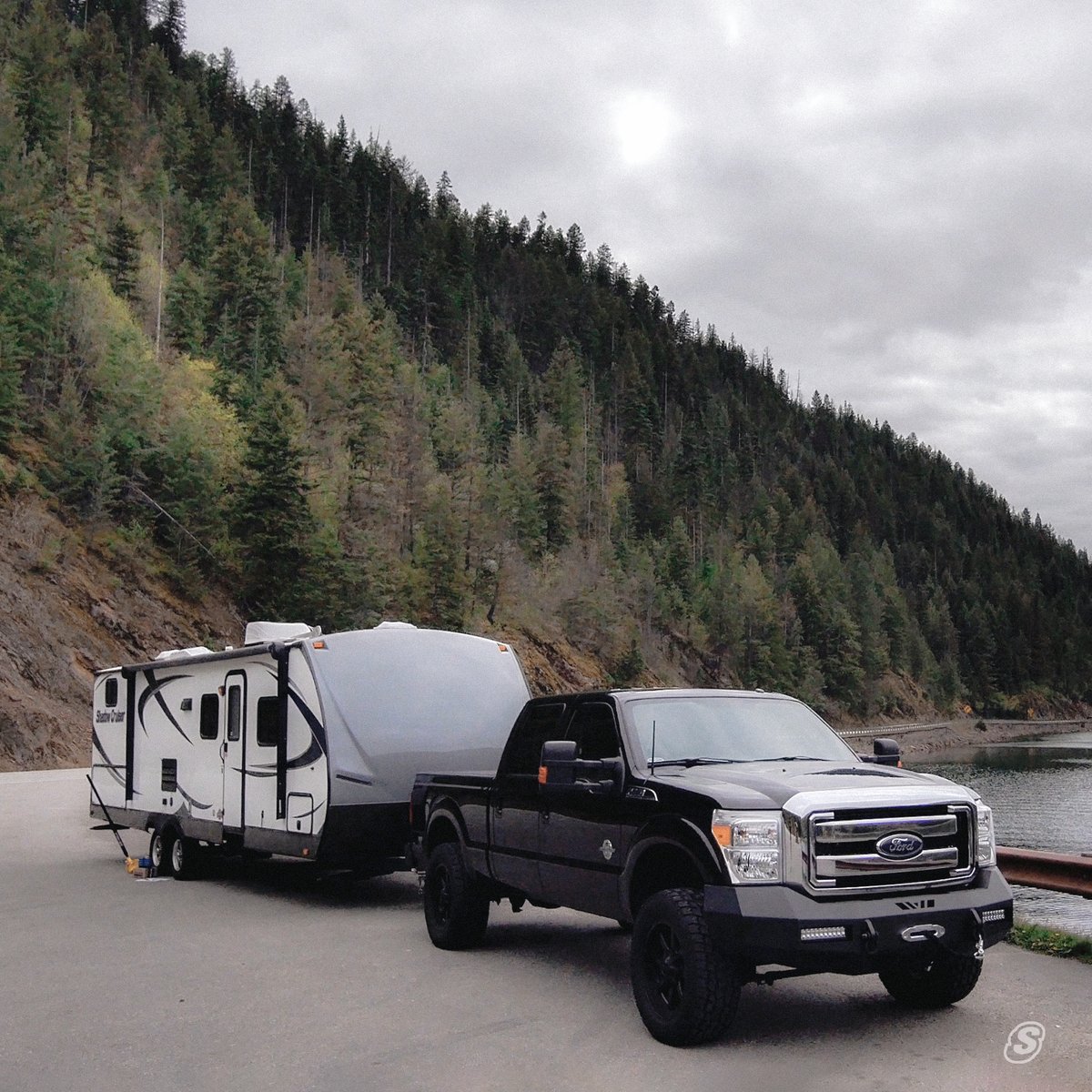 There’s nothing quite like camping. Especially right now. What makes the journey even better is getting to the campsite without white knuckles.

Bumpers: @westinautomotive
Winch: @superwinch

#journeybetter #sumosprings #supersprings #rvlife #gorving #rvlifestyle #rvtravel