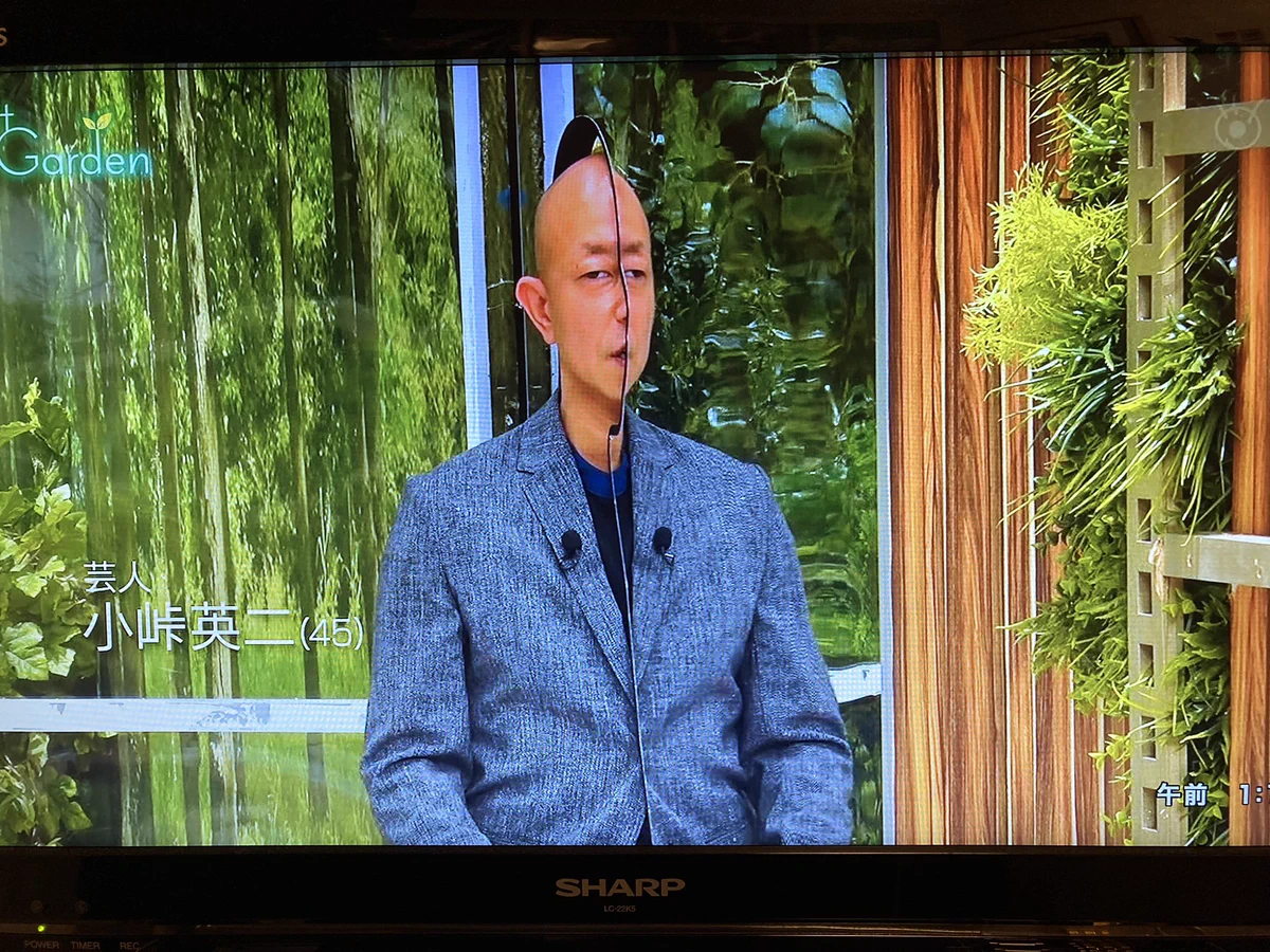 違う番組を半身ずつ収録。その姿に笑いがこらえられない。