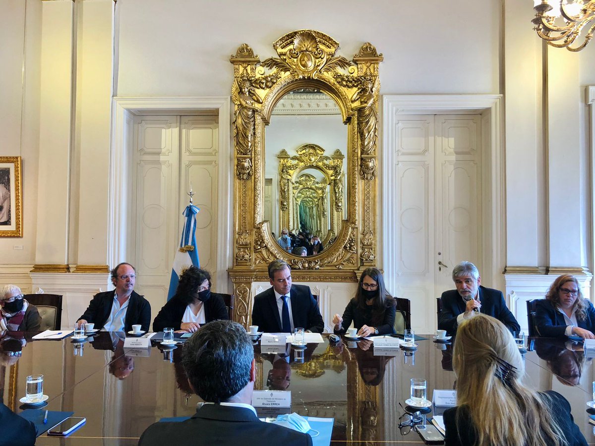 FilmusDaniel's tweet photo. En @CasaRosada nos reunimos con la Comisión Interministerial de Salud Mental

➡️ El ministerio de @ciencia_ar está llevando adelante numerosas investigaciones sobre el impacto de la pandemia en la salud mental de la población. https://t.co/qTWROkQFln