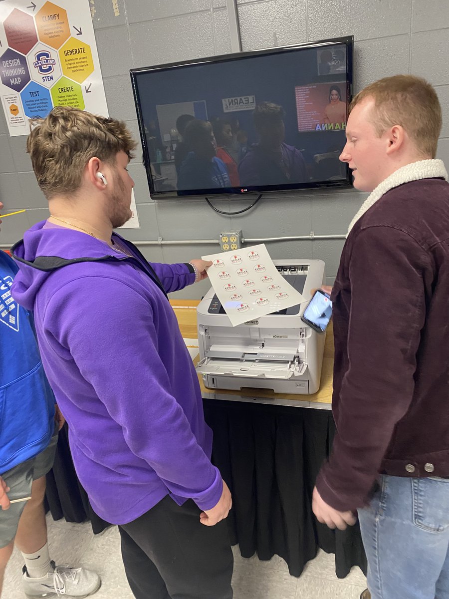 CHSRaiderEvolve's tweet photo. Gabriel (Production) and Jordan (HR) discussing our quality-control processes to ensure that we are putting out the best product we can. https://t.co/rsLy7gxcc8