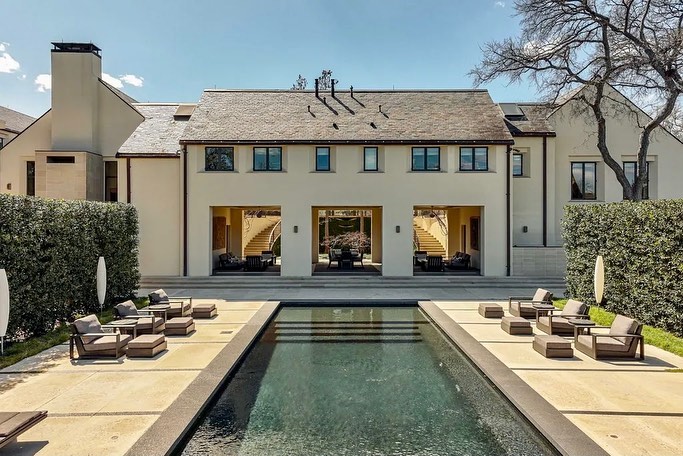 BriggsFreeman's tweet photo. New on https://t.co/mc5QeO18mW: 5411 Surrey Circle is a Modern masterpiece in esteemed Bluffview. Sited on 3.25 acres of artfully landscaped grounds, this private estate comprises two expansive structures: a 15,918-square-foot main home and a 7,179-square-foot carriage house. https://t.co/7k3gmNbaiY