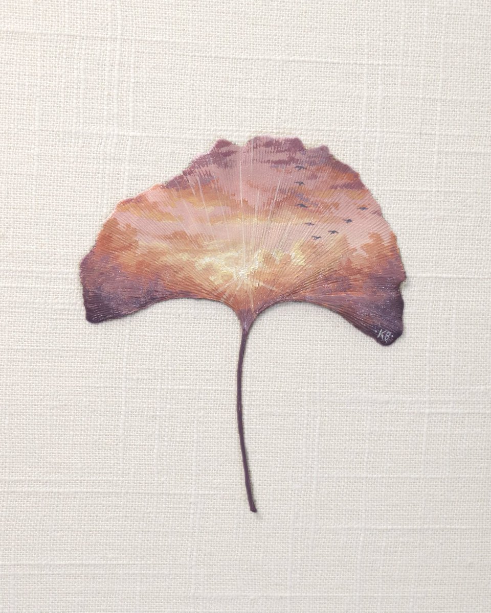 KatieBrooksArt's tweet photo. “Warmer Days”
Acrylic on ginkgo leaf https://t.co/n5x4eNyShZ