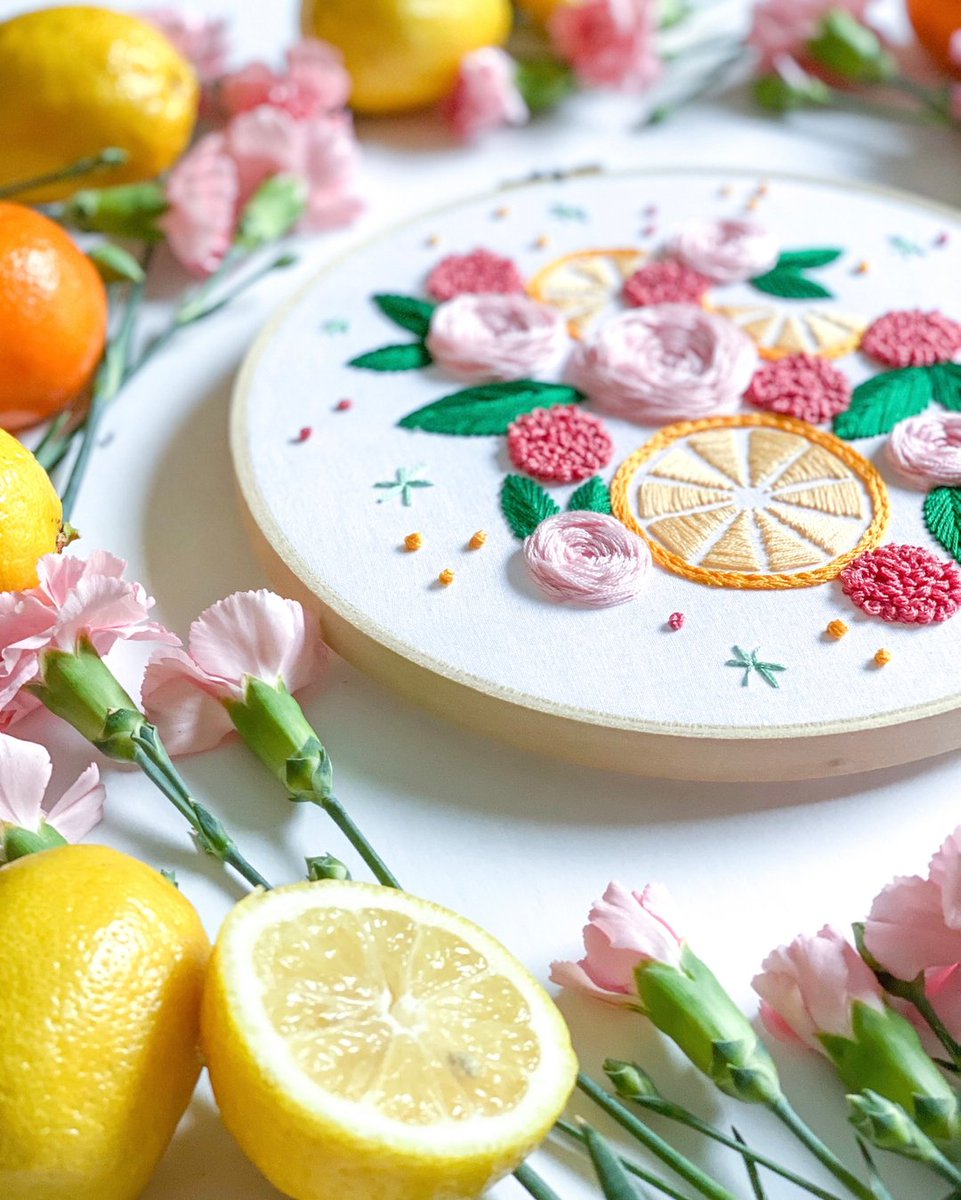 _hello_hoops's tweet photo. This pattern is so fun to stitch during the Spring and Summer! Pattern available for purchase in my Etsy shop 🌸🍑💚🍋

 #hellohoops #hellohoopsembroidery #embroideryhoopart #embroideryhoopdecor #handembroidery #handmadewithjoann #dmcembroidery #embroideryhoop #damngoodst https://t.co/gGf7GvegpU
