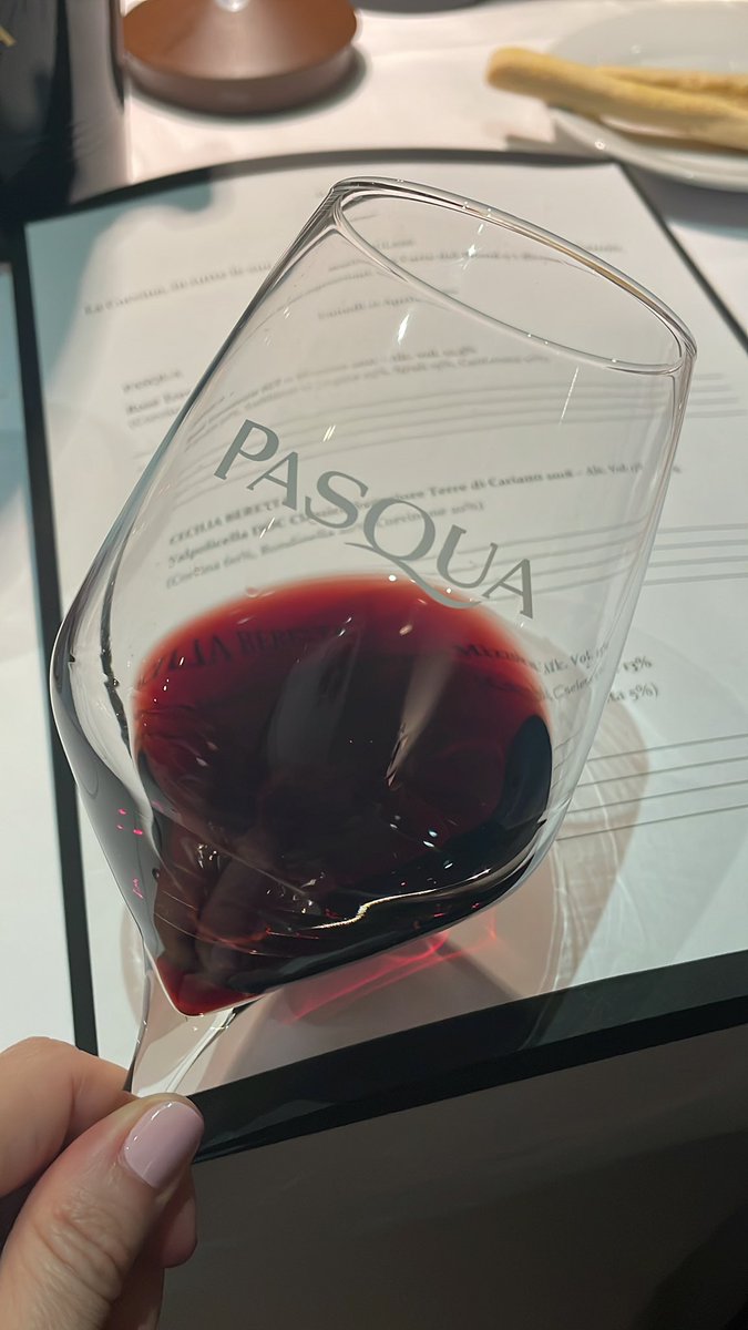 La Corvina è un vitigno che ama stare in compagnia. Il Blend è il suo terreno di gioco dove si esprime al meglio. #pasquawines  <a href="/PasquaWinery/">Pasqua Wines</a>