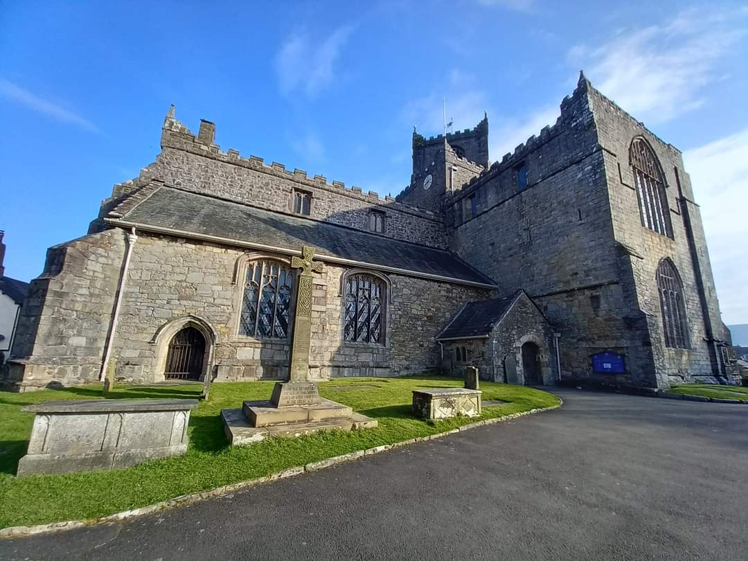 Heritarcumbria's tweet photo. Excited to add an extra one today C is for #Cartmel Priory Church of St Mary &amp; St Michael founded 1189 by the 'Greatest Knight'William Marshal
A beautiful gem- go visit ❤
@CartmelPriory @Cartmelrace
@hbap1924 @CarlisleDiocese @TempleChurchLDN #churches #priories #History #Tours https://t.co/xj9ml8wmBW