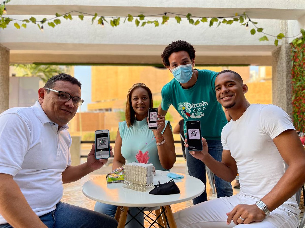 BCHLatam's tweet photo. Last Saturday we held the second "Bitcoin Cash Invites You" in #Vzla but this time it was held in #LaGuaira
We received 32 new #BCH users and educated them to promote its use in the city
A complete SUCCESS!
Thanks to our #BitcoinAgents @GabrielCerezo11 @Tonykubar_ @InnjohnC https://t.co/sUODNEce0s
