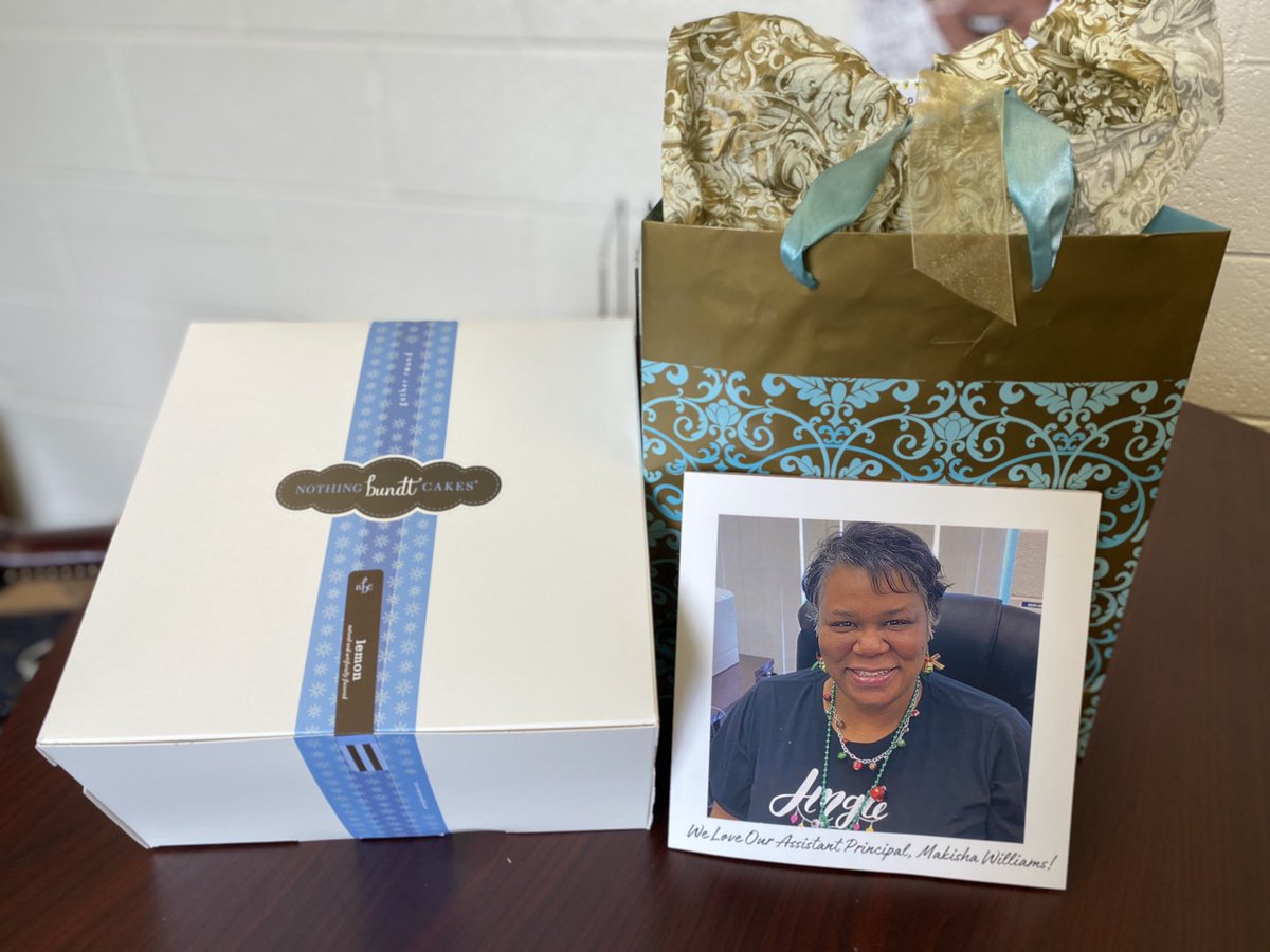 makishawilliams's tweet photo. Lemon Nothing Bundt Cake and a photo book filled with great PCE memories….priceless! @PCE_HCS #APWeek22 https://t.co/zsQiGCHUxy