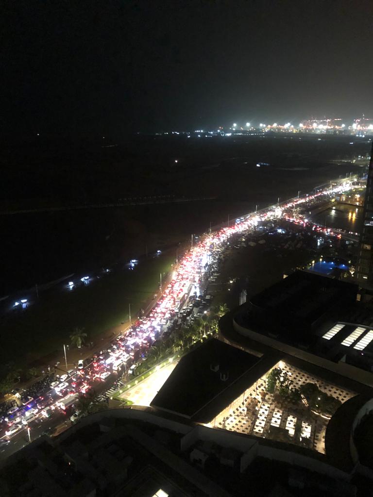 Jamz5251's tweet photo. Galle Face area tonight! 

Pic - #DailyMirror 

#SriLankaProtests #SriLanka https://t.co/ns1Z6KWs9A