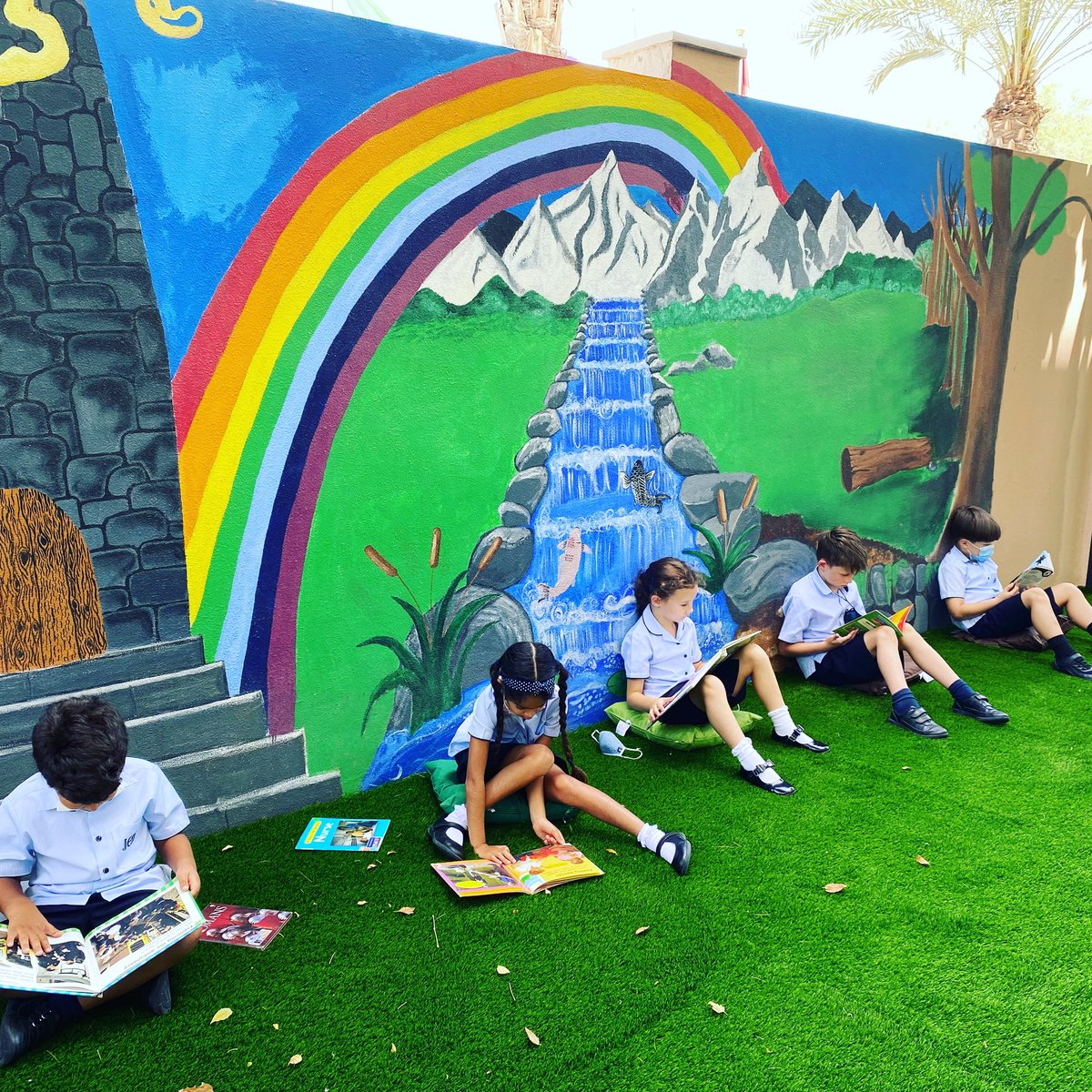 JESSPrimaryLRC's tweet photo. Introducing our library lawn! Just another nook for children to enjoy a good book 🌸 #jesscommunity #jesslibrary #librarylawn https://t.co/DSFueZBNSV