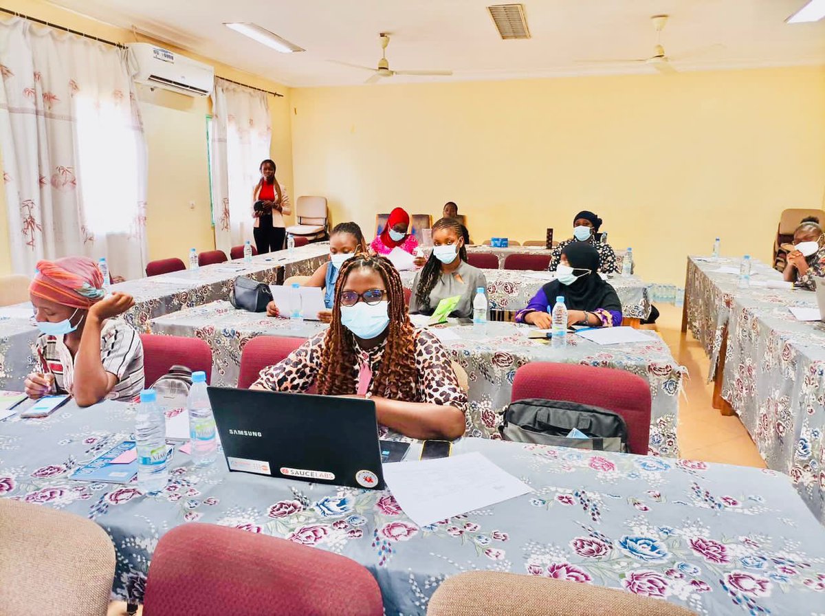 LenganiNeima's tweet photo. Nous avons participé à l'atelier de renforcement de capacités de 25 membres en analyse des politiques publiques spécifiques sanitaires le 08 au 09/04/22 à la maison de femme.
Il a été organisé par @Femin_in_BF et #VoixEssentiELLES
#rajs #AFriYAN #AFEEJ https://t.co/sB54mYe5cs