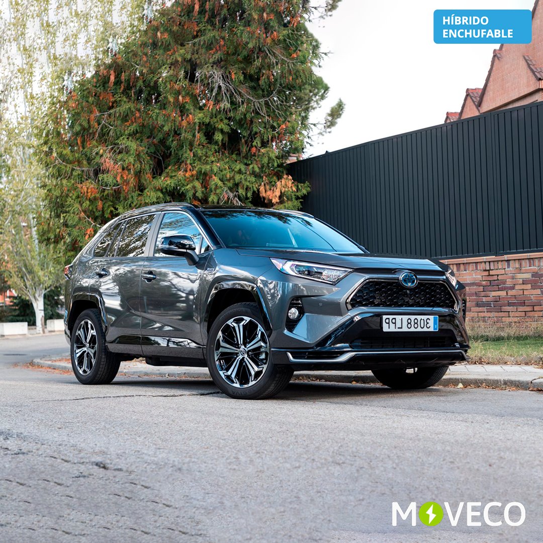 Moveco_es's tweet photo. En cuanto a consumos, el #HíbridoEnchufable #ToyotaRav4 #PlugIn, cuenta con uno homologado de 1 litro/100 km de gasolina, según el ciclo WLTP combinado. Que suben a 6,6 cuando no hacemos uso del motor eléctrico. 

https://t.co/yfWu6LGukD https://t.co/dRtnL5XCzx