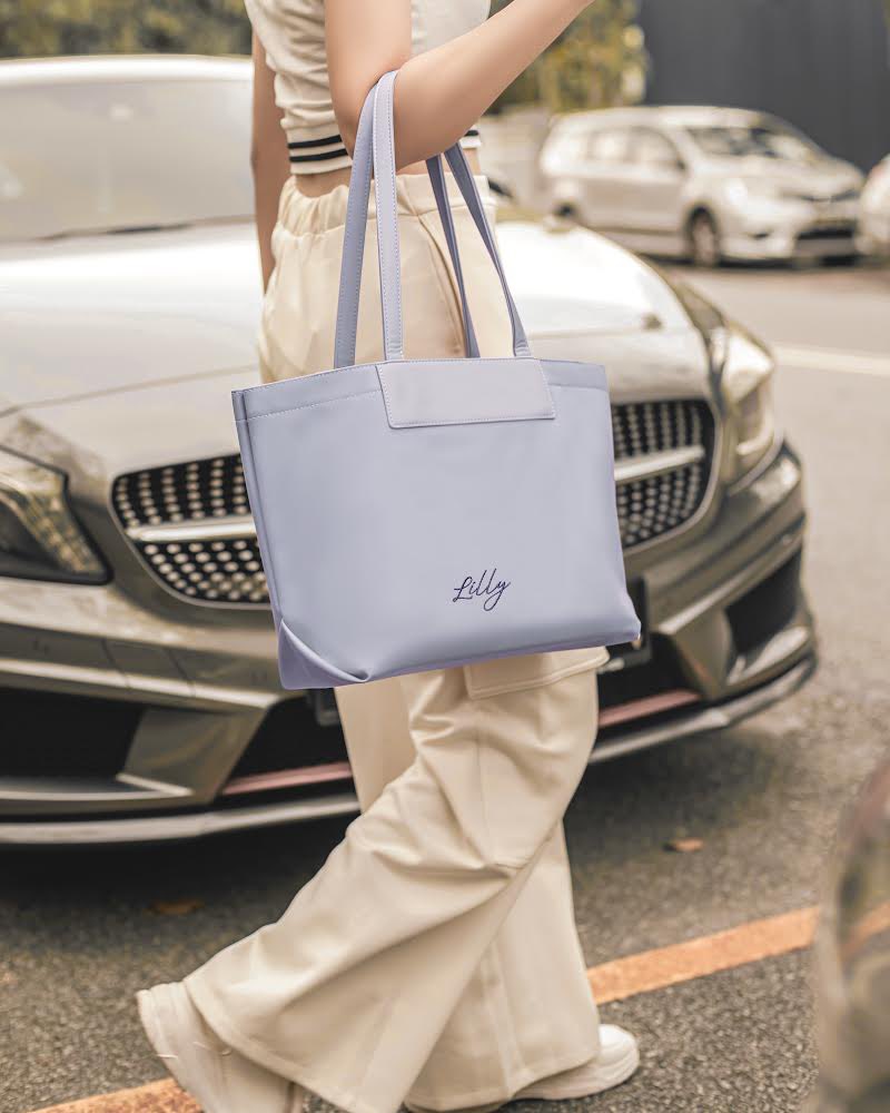 SometimeAsia's tweet photo. Cruising into the new week with nothing but 💖 positive energy 💖 

Bag: Eslona 3 L Air in baby blue

#iconicessentials #sometimebag https://t.co/k60Sq5J9pK