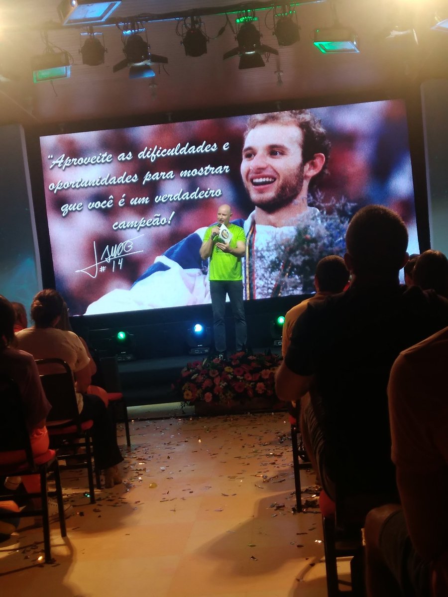 admronaldo's tweet photo. "Aproveite as dificuldades e oportunidades para mostrar que você é um verdadeiro campeão" Tande (ex atleta Seleção Brasileira de Vôlei). https://t.co/d9xQyHVzP1