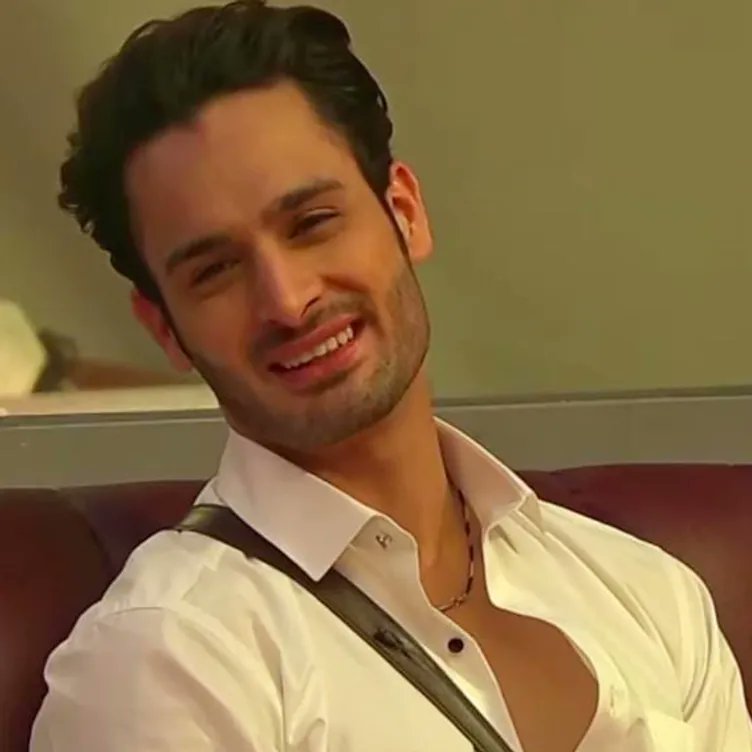 iMr_Editor's tweet photo. Who is more stylish ? 

Like :- #UmarRiaz
Retweet :- #KaranKundrra https://t.co/g3DCBu3hrp
