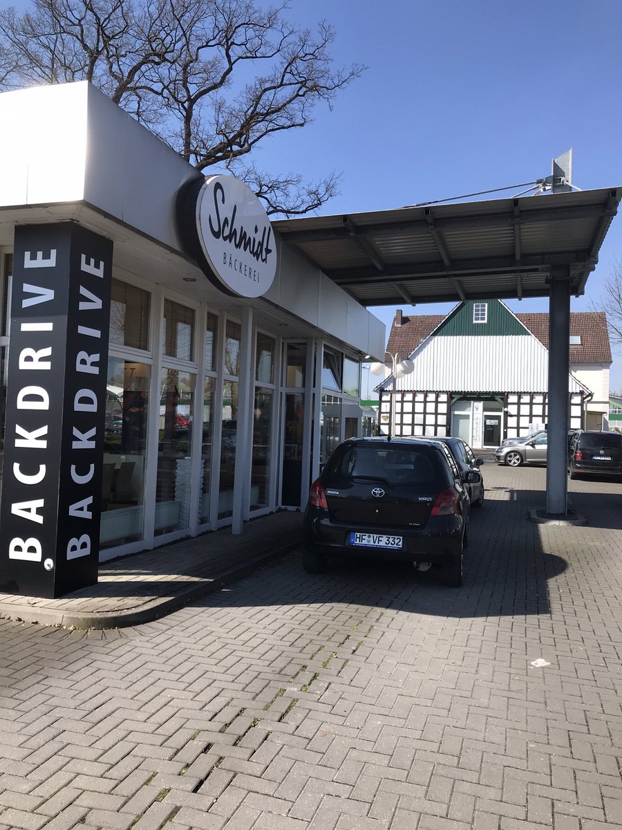 NordlichtRuegen's tweet photo. #Backdrive bei #Bäcker #Schmidt … #DriveIn mit #Streuselkuchen 👍😎👏 https://t.co/mXwgHzr9Dn
