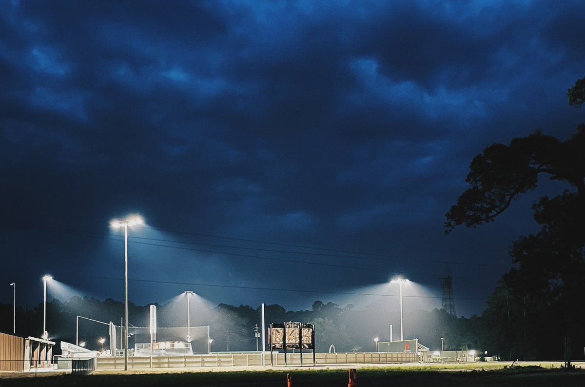 alyssahollie's tweet photo. 5:30 AM practice on a Monday Morning. Nothing but focus, hard work, and smiles. This is Cleveland Softball.

#ROOToverfruit https://t.co/XyoHA8gsaX