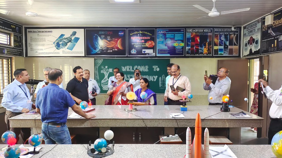 Dir_Education's tweet photo. Exchange of experiences!

Kautilya Sarvodaya Coed Vidyalaya, Chirag Enclave welcomed a delegation of Principals of Government Schools from Madhya Pradesh today.

During the visit, our teaching staff informed them about a variety of initiatives taken at #DelhiGovtSchools. https://t.co/Oj1dz39VXV