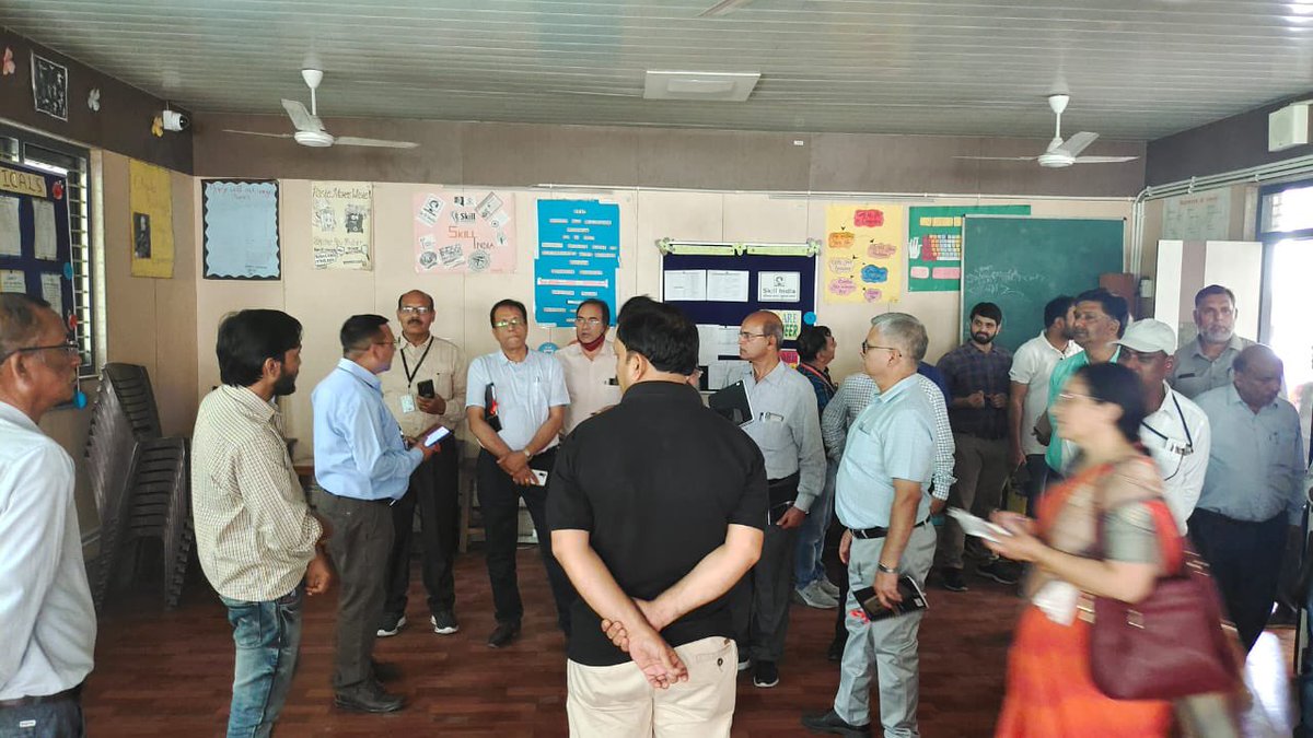 Dir_Education's tweet photo. Exchange of experiences!

Kautilya Sarvodaya Coed Vidyalaya, Chirag Enclave welcomed a delegation of Principals of Government Schools from Madhya Pradesh today.

During the visit, our teaching staff informed them about a variety of initiatives taken at #DelhiGovtSchools. https://t.co/Oj1dz39VXV