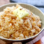 「やば旨いツナ飯」ツナ缶油ごと&オイスターソースを米と一緒に炊くとやたら旨い