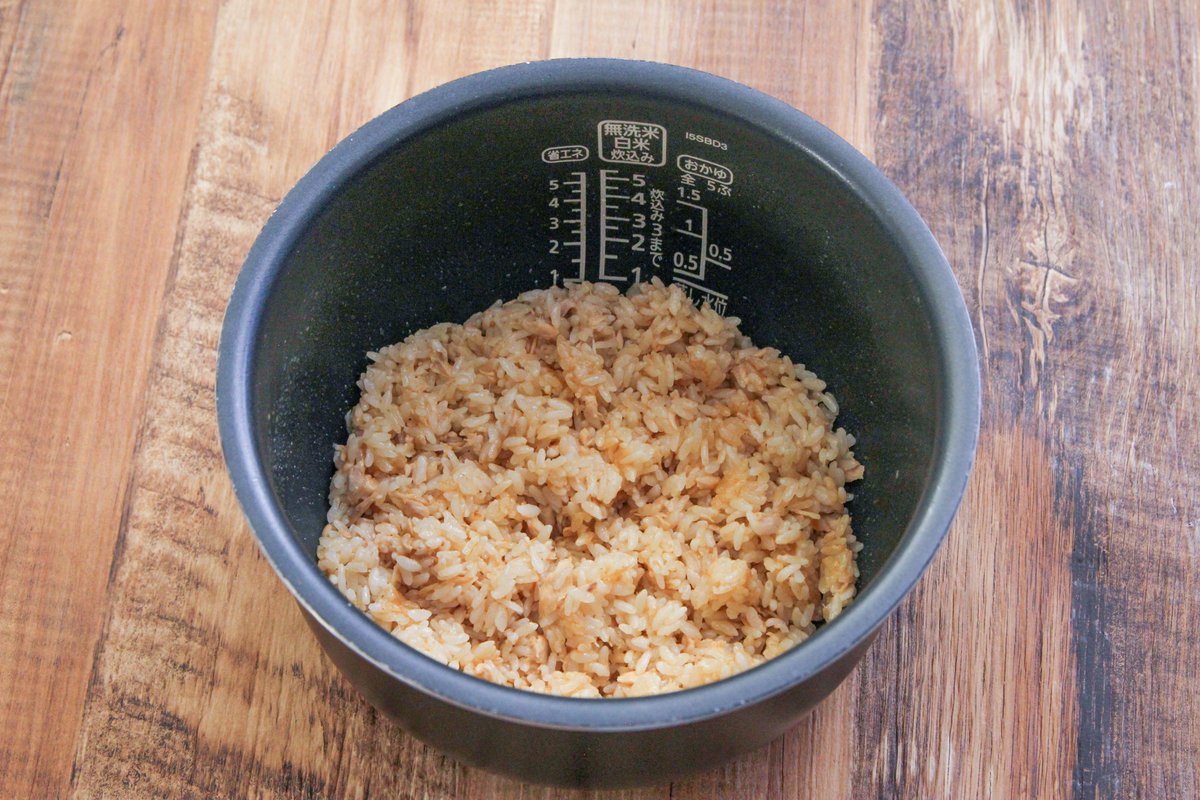 「やば旨いツナ飯」ツナ缶油ごと&オイスターソースを米と一緒に炊くとやたら旨い