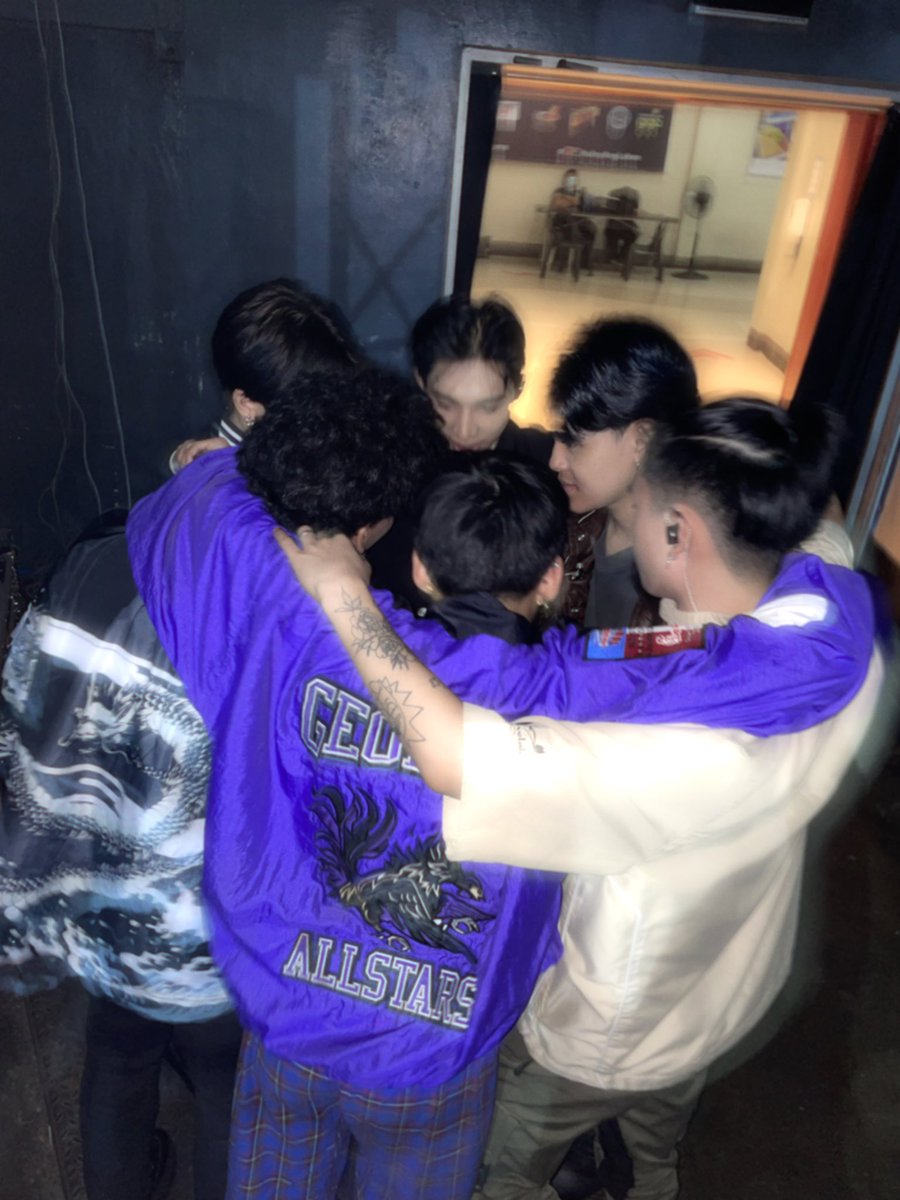 Official_ALAMAT's tweet photo. 2022 PPOP Con Tech Rehearsals (BTS Photos) 

Behind-the-Scenes Vlog and more photos in the coming days, for you MAGILIWS! 🤎✨
#ALAMATonPPOPCON
#ALAMATSPNL_Teaser 
SaPanaginip NaLang https://t.co/sDedTkeADx