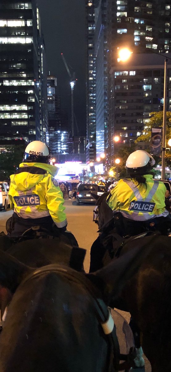 TPSMounted's tweet image. Policing Toronto is a team effort. This week is National Public Safety Telecommunications Week. Our call takers and dispatchers provide exemplary service to the city.  We couldn’t do this without u! #heroswithheadsets #thankyou  ⁦@TPSdispatchSpvr⁩
