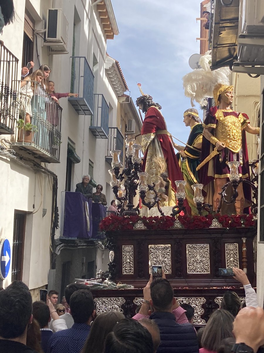 Andalucía recobra su color. Se respira amistad, nervios, pasión y fe, mucha fe.