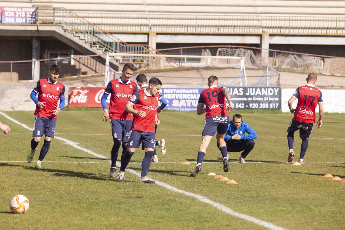 DeportesDAV's tweet photo. Mensaje de tranquilidad y estabilidad
Desde la parcela deportiva del Real Ávila se afronta este proceso de cambio de propiedad desde la tranquilidad. Lejos de tener que desestabilizar, viene a reforzar la parcela deportiva
https://t.co/1UZPZnOHBW
#Ávila #TerceraRFEF https://t.co/VZUpb9c4QC