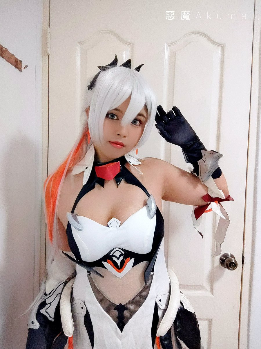 AkumaSama4's tweet photo. Not good at editing so here's some of my newest Cosplay

#HonkaiImpact3rd #KianaKasalana  #崩壞3rd #HerrscherofFlamescion https://t.co/jwq6EPMkfu