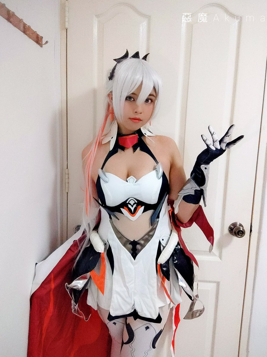 AkumaSama4's tweet photo. Not good at editing so here's some of my newest Cosplay

#HonkaiImpact3rd #KianaKasalana  #崩壞3rd #HerrscherofFlamescion https://t.co/jwq6EPMkfu